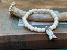 Load image into Gallery viewer, Beaded fish bracelet
