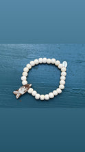 Load image into Gallery viewer, Beaded fish bracelet
