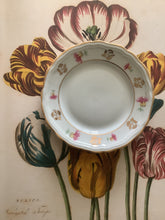 Load image into Gallery viewer, Floral plate
