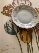 Load image into Gallery viewer, Floral plate
