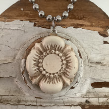 Load image into Gallery viewer, Medallion necklace
